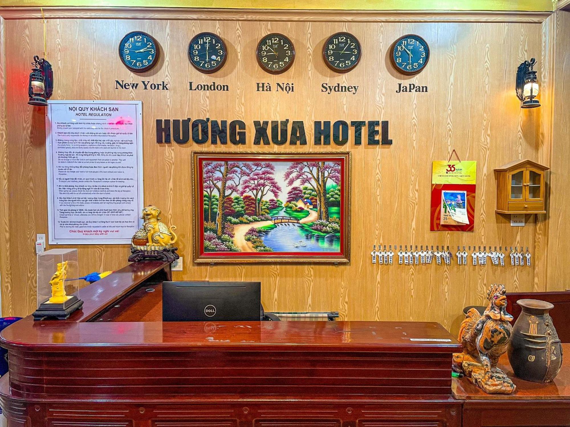 Отель Khach San Huong Xua Хатьен Экстерьер фото